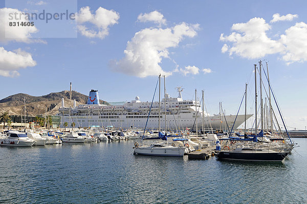 Hafen Boot Kreuzfahrtschiff