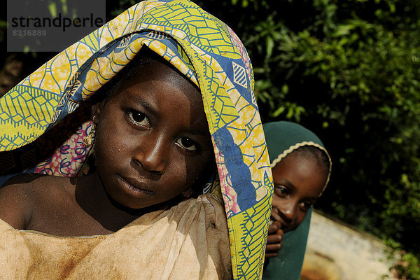 Ein junges Mädchen aus dem Dorf Idool