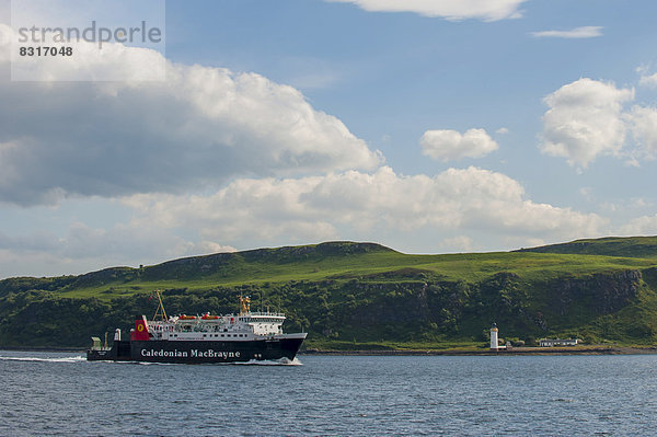 Die Fähre zwischen Oban auf dem schottischen Festland und Lochboisdale auf den Äußeren Hebriden passiert die Insel Mull
