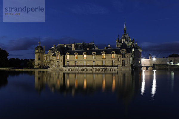 Schloss Chantilly bei Nacht