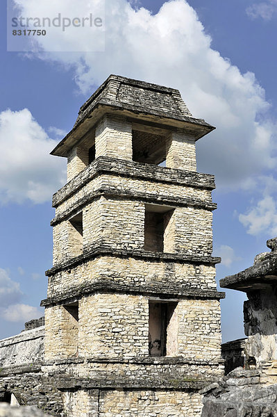 Der Palast  Turm  vorkolumbische Maya-Ausgrabungsstätte Palenque  UNESCO-Weltkulturerbe