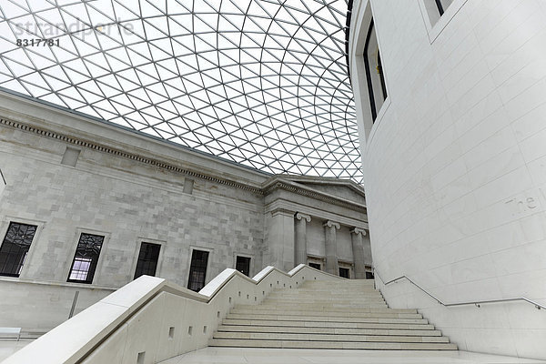 British Museum  Kuppeldach über dem Great Court Innenhof  von Architekt Sir Norman Foster
