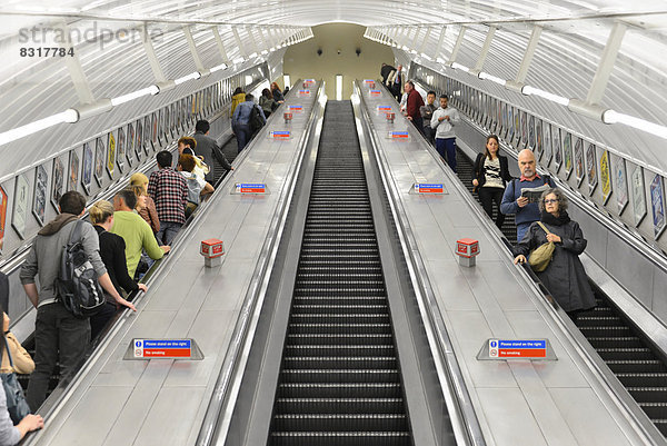 Rolltreppe in einem U-Bahnhof  London Underground