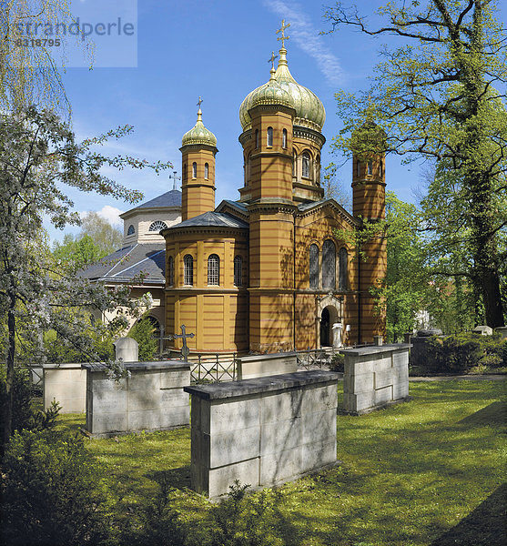 Russisch-Orthodoxe Kapelle  vorn Gräberfeld der Marie-Seebach-Stiftung  hinten Fürstengruft  Historischer Friedhof