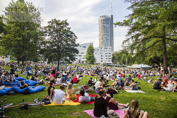 '''Park Sounds''  Veranstaltung mit elektronischer Musik und Picknick im Stadtgarten Essen'