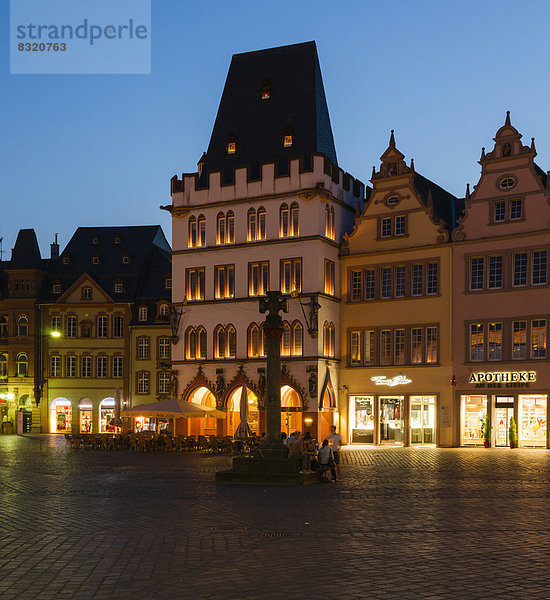 Gothic building Steipe at dusk  Hauptmarkt main square