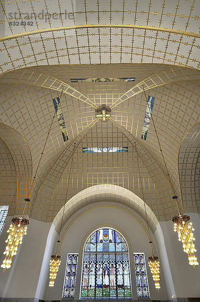 Glasfenster vom Künstler Koloman Moser  Kuppelgewölbe der Spitalkirche St. Leopold am Steinhof  von 1904 bis 1907 nach Entwürfen von Otto Wagner gebaut