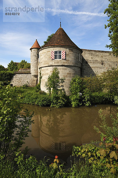 Kleine Bastei  breiter Rundturm als Geschützturm von 1555  vorne die Wörnitz