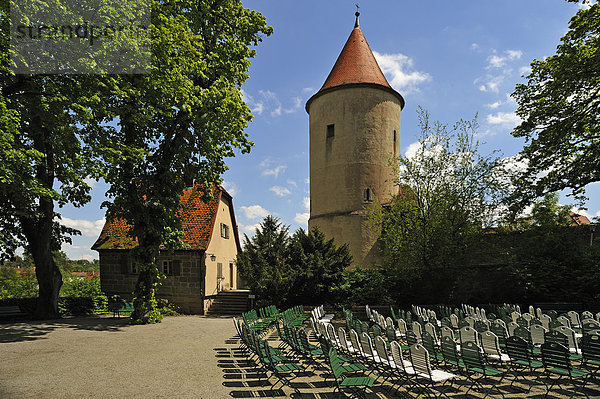 Der Faulturm  Gefängnisturm  hoher Rundturm mit Kegeldach und Schießscharten