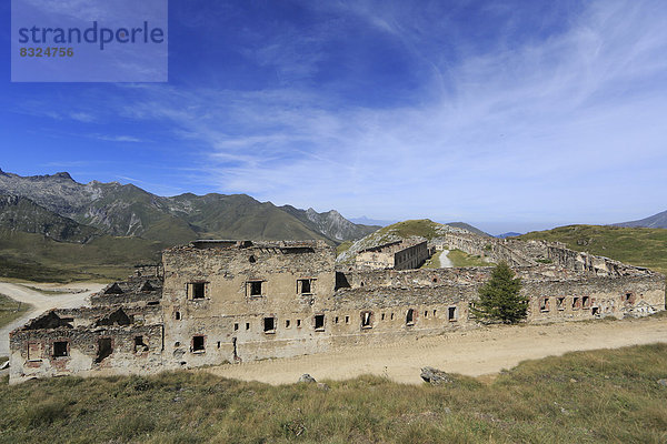 Ruinen der Kasernen  Fort Central am Tenda-Pass