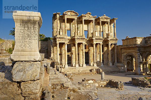 Celsus-Bibliothek  römischen Ruinen in Ephesos