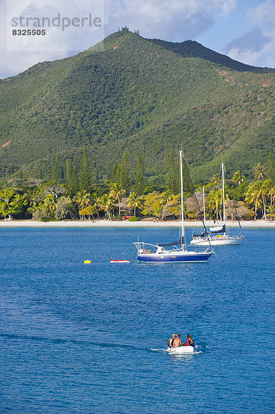 Segelboote in der Bucht Bay de Kuto