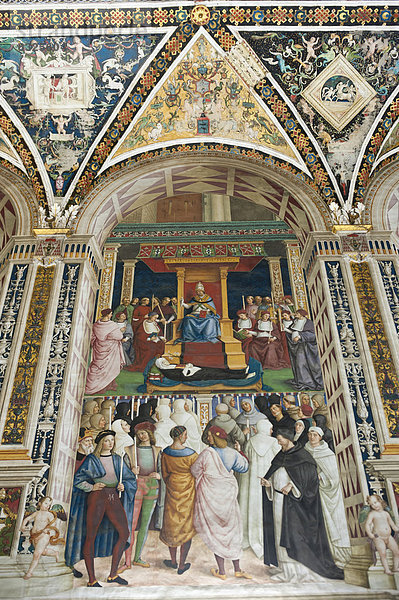 Historische Gemälde und Fresken in der Piccolomini-Bibliothek  Dom von Siena  Cattedrale di Santa Maria Assunta