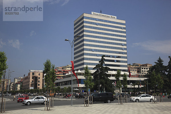 Tirana Hauptstadt Hotel Quadrat Quadrate quadratisch quadratisches quadratischer