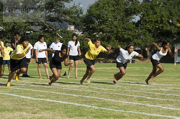 Laufwettbewerb am Sporttag der St George's School