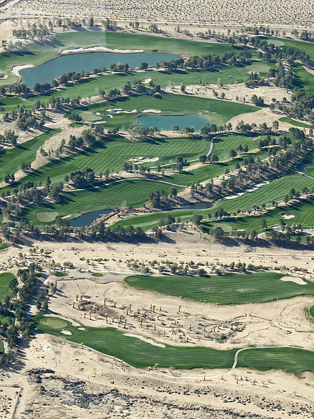 Primm Valley Golf Club  knappes Wüstenwasser wird verwendet  um die Greens zu bewässern und die künstlichen Seen zu füllen