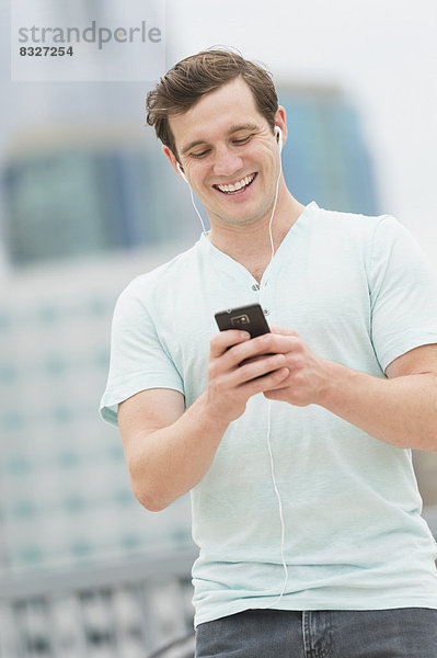 Mann  zuhören  Musik  Smartphone