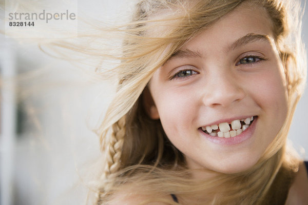 Portrait  lächeln  5-9 Jahre  5 bis 9 Jahre  Mädchen  blond