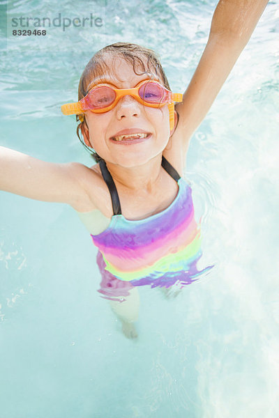Schwimmbad 5-9 Jahre 5 bis 9 Jahre Mädchen spielen