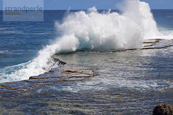 Felsbrocken  zerdrücken  Wasserwelle  Welle