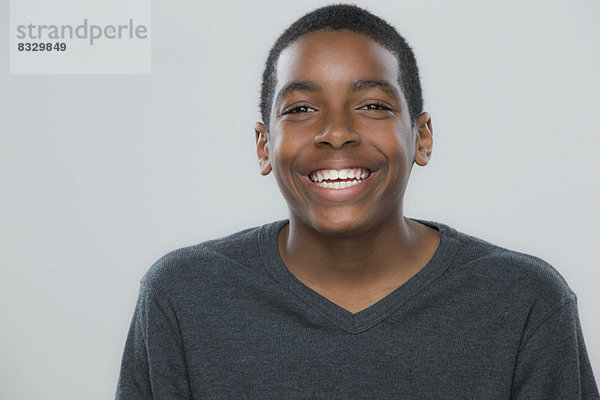 Portrait  Jugendlicher  lächeln  Junge - Person  13-14 Jahre  13 bis 14 Jahre