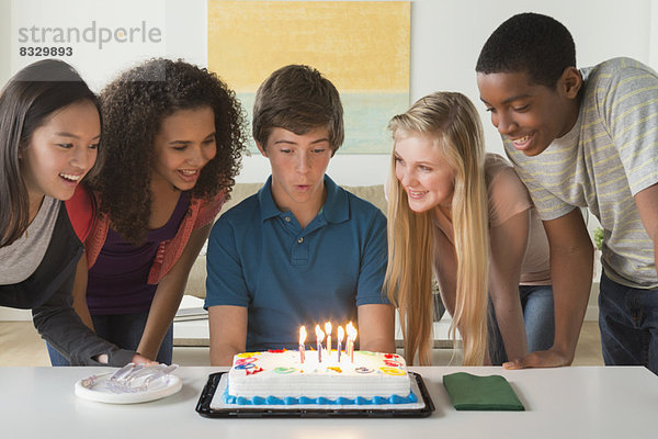 blasen bläst blasend Geburtstag Kuchen Kerze 16-17 Jahre 16 bis 17 Jahre 13-14 Jahre 13 bis 14 Jahre