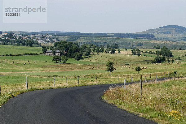 Feuerwehr  Landschaft  Menschen im Hintergrund  Hintergrundperson  Hintergrundpersonen  Loire