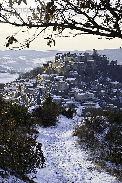 Herrenhaus bedecken zeigen Schnee Weg