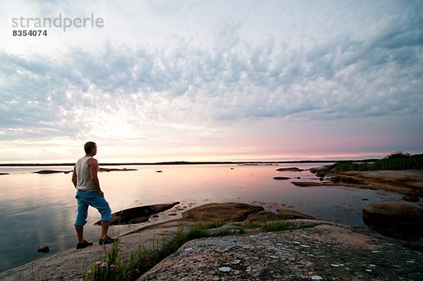 Mann  sehen  Sonnenuntergang  Ansicht  Ronneby  Blekinge  Schweden