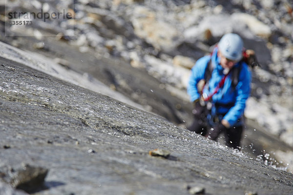 Eiskletterer am Taschachferner  Pitztal  Tirol  Österreich