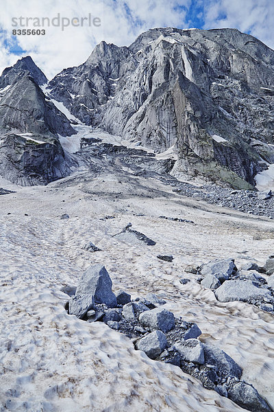Schneefelder und Gerollhalden am Piz Cengalo  Val Bondasca  Graubünden  Schweiz