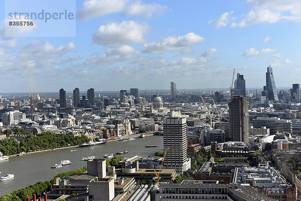 Ausblick auf London mit der City of London hinten  London  Region London  England  Großbritannien