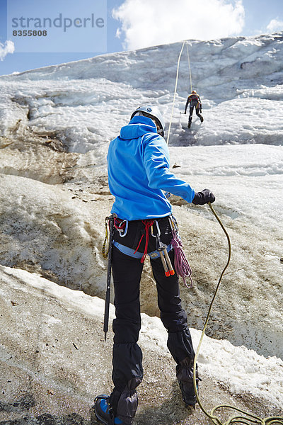 Eiskletterer am Taschachferner  Pitztal  Tirol  Österreich