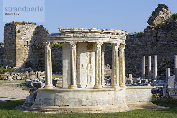 Tyche-Tempel  antike Stadt Side  Pamphylien  Provinz Antalya  Türkei