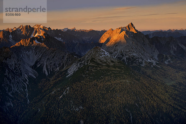 Morgenrot über den Lechtaler Alpen  Ehrwald  Tirol  Österreich