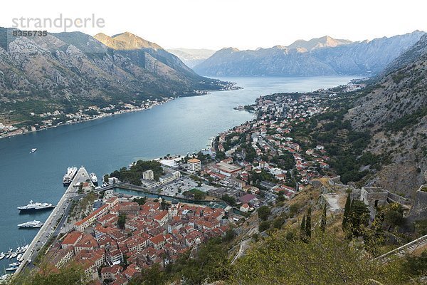 Europa Morgendämmerung Jachthafen Ansicht Festung UNESCO-Welterbe Bucht Kotor Montenegro