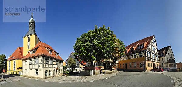 Deutschland  Sachsen  Hohnstein  Stadtbild mit Pfarrkirche