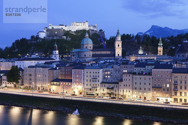 hoch  oben  Europa  Stadt  Kirche  Kathedrale  Ansicht  Flachwinkelansicht  UNESCO-Welterbe  Winkel  Österreich  Abenddämmerung  alt  Salzburg  Salzburger Land