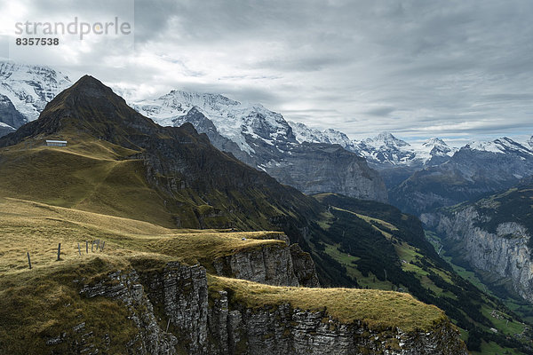 Schweiz  Berner Oberland  Blick auf Tschuggen und Lauberhorn