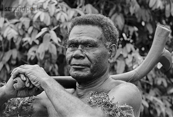Mann  Tradition  geselliges Beisammensein  Zeremonie  Teilnahme  Ethnisches Erscheinungsbild  Volksstamm  Stamm  Fiji  Pazifischer Ozean  Pazifik  Stiller Ozean  Großer Ozean