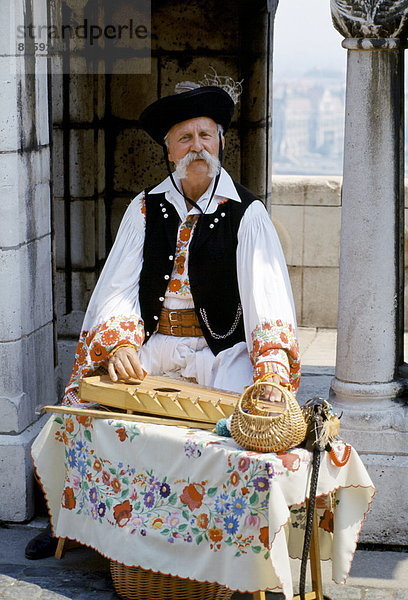 Budapest  Hauptstadt  Mann  Tradition  Kleidung  Musik  Gegenstand  Ungarn