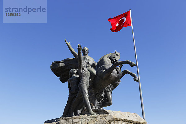 Türkei  Antalya  Denkmal von Kemal Atatürk