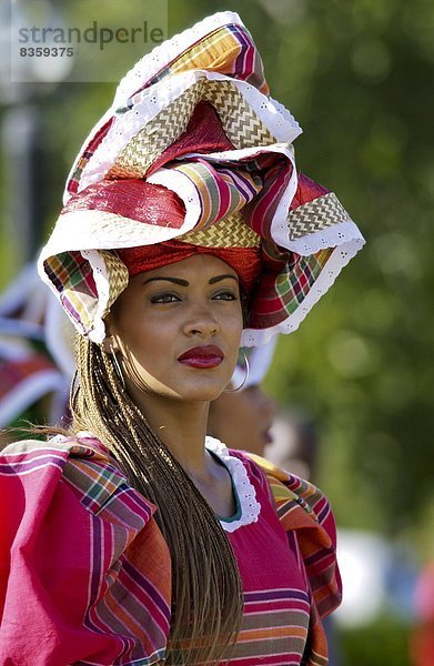 zeigen  Frau  Gebäude  Kleidung  Kostüm - Faschingskostüm  Kultur  Jamaika  Residenz