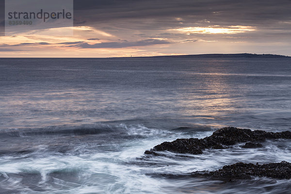 Irland  County Clare  Waves at the coast near Doolin