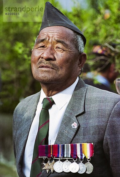 zeigen  Stolz  Soldat  Krieg  Medaille  Nepal