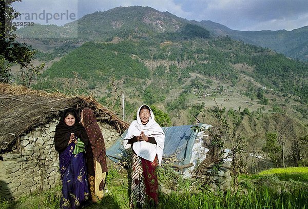 Frau Wohnhaus Himalaya Vorgebirge Nepal Pokhara