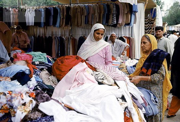 Islamabad  Hauptstadt  Frau  Kleidung  kaufen  Souk  Pakistan