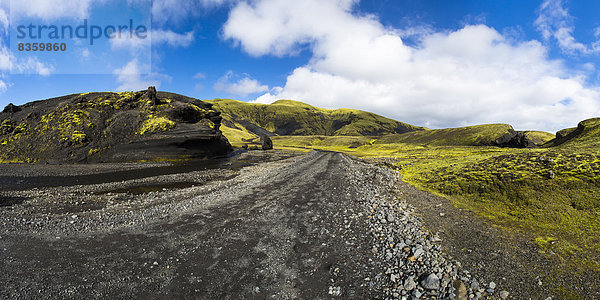 Island  Sudurland  Landmannalauger  Straße durch vulkanisches Hochland