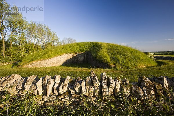 nahe  Großbritannien  Monument  lang  langes  langer  lange  Schubkarre  antik  Gloucestershire