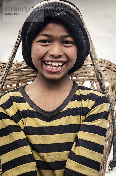 tragen  Junge - Person  Korb  Asien  Nepal
